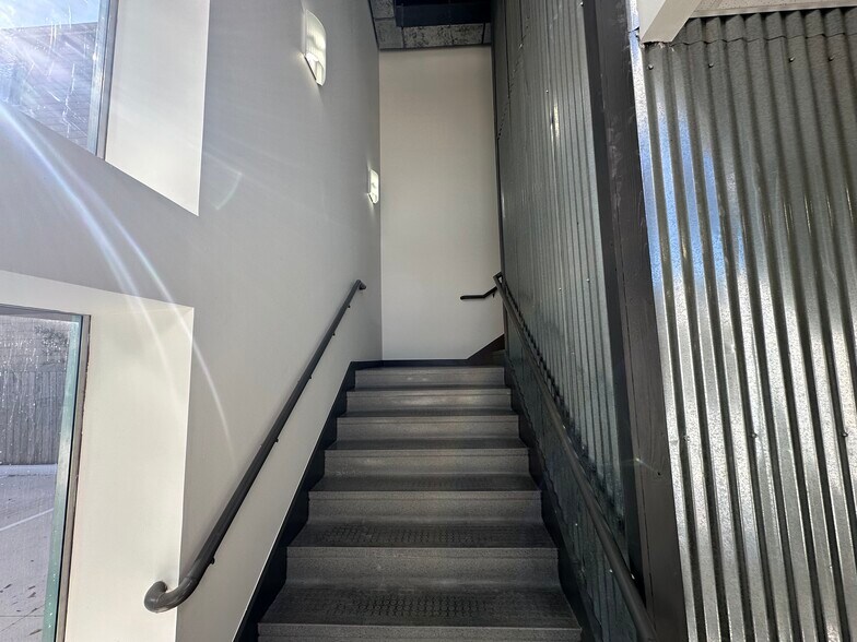 More Photos Of 5712 Val Verde St, Houston Loft Creative Space For Lease