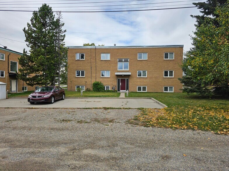 More Photos Of 2312 22nd St NW, Calgary Apartments For Sale