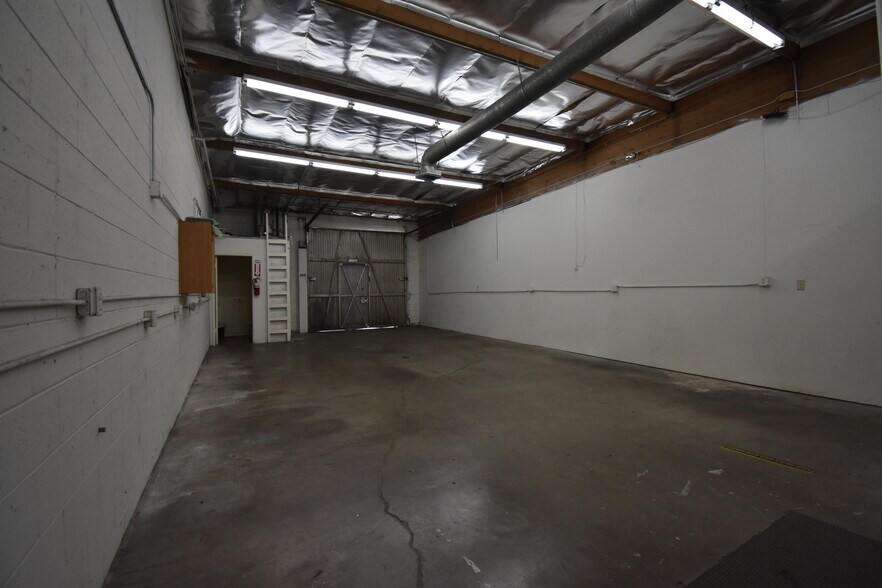 More Photos Of 9052 Independence Ave, Canoga Park Industrial For Lease
