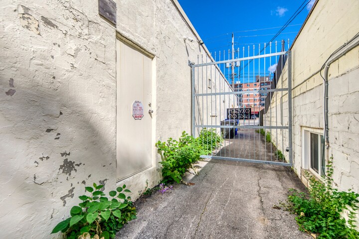 More Photos Of 3267 Lake Shore Blvd W, Toronto Storefront For Sale