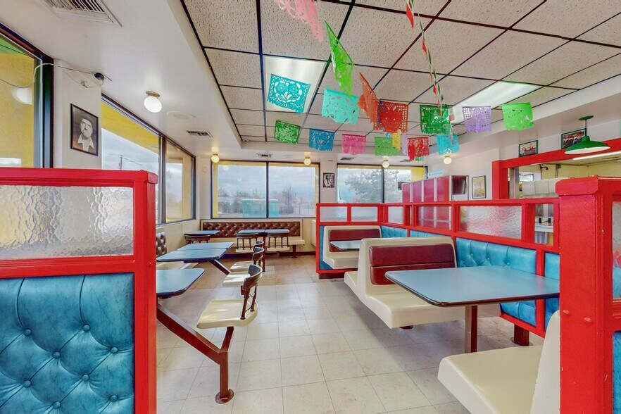More Photos Of 2130-2301 Chelwood Park Blvd NE, Albuquerque Fast Food For Lease