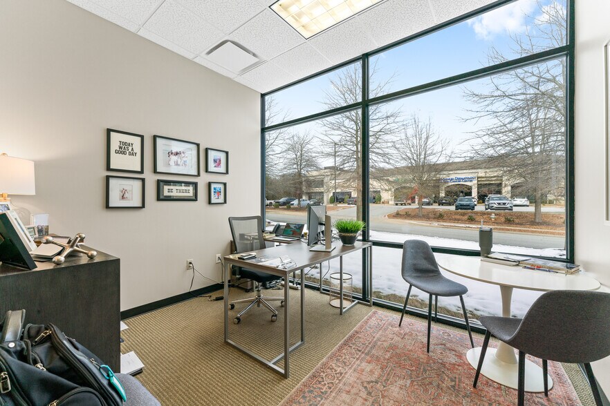 More Photos Of 3945 N Vantage Dr, Fayetteville Office For Sale
