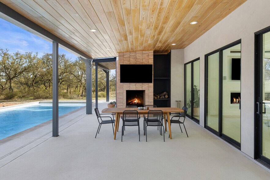 More Photos Of 444 Klein Rd, Stonewall Flex For Sale