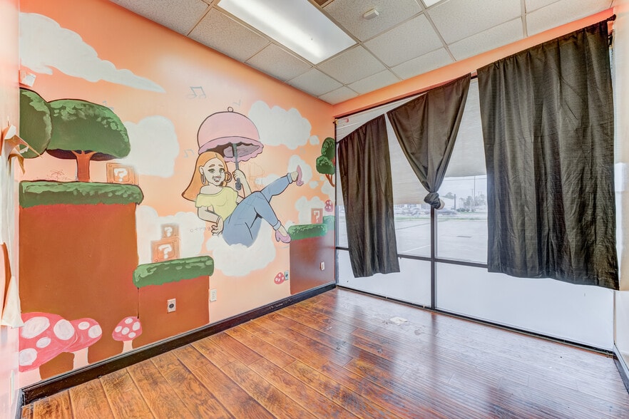 More Photos Of 324 Fm-1960 Rd, Houston General Retail For Sale