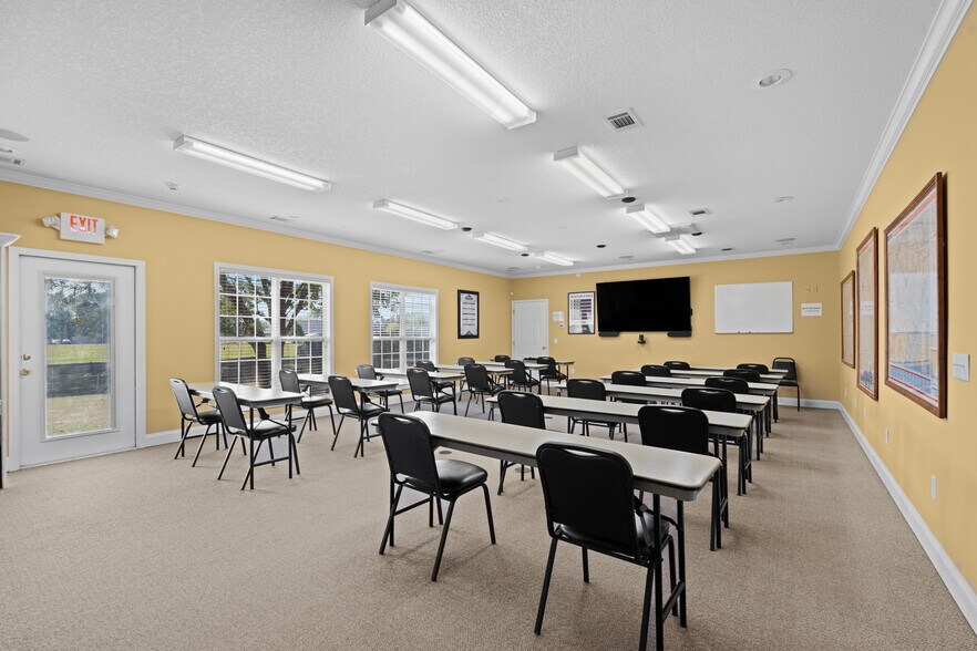More Photos Of 1135 E. Hiawatha st, Metter Office For Sale