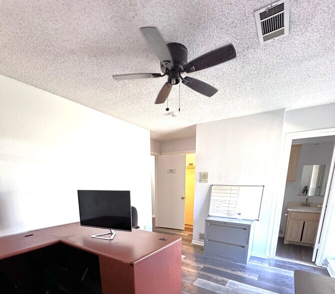 More Photos Of 722 E Wheatland Rd, Duncanville Office For Sale