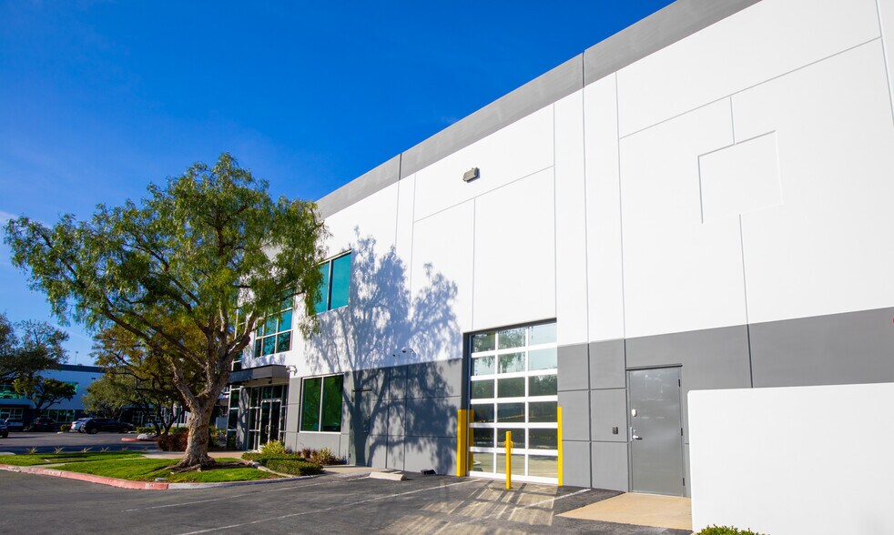 More Photos Of 15131 Woodlawn Ave, Tustin Research And Development For Lease