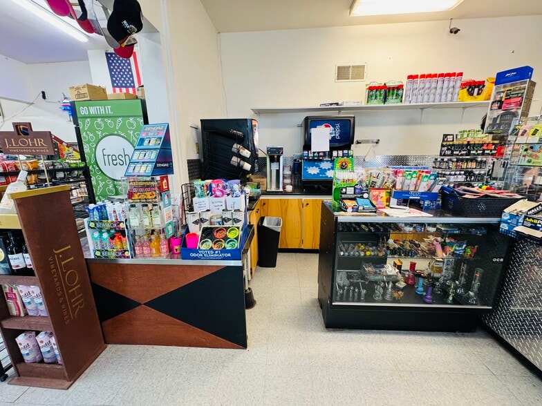 More Photos Of 150 Mountain Blvd, Mount Vernon Service Station For Sale