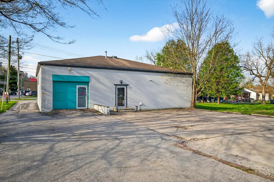 More Photos Of 4931 W Pages Ln, Louisville Freestanding For Sale