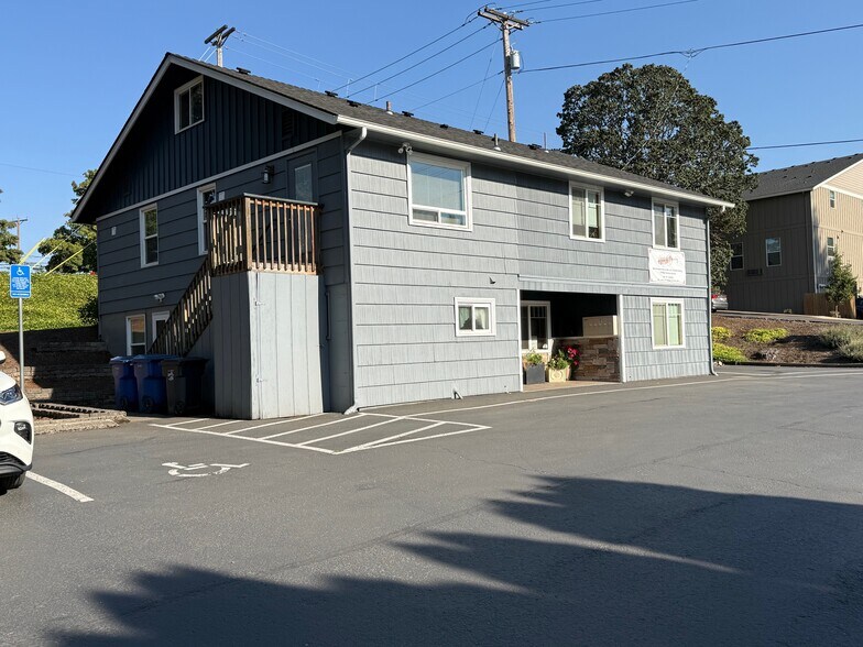 More Photos Of 875 Idylwood Dr SE, Salem Office For Sale