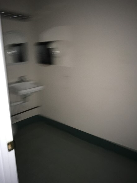 More Photos Of 4976-4996 Gerrardstown Rd, Inwood Freestanding For Lease