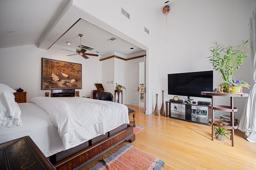 More Photos Of 2909 San Jacinto St, Dallas Loft Creative Space For Sale