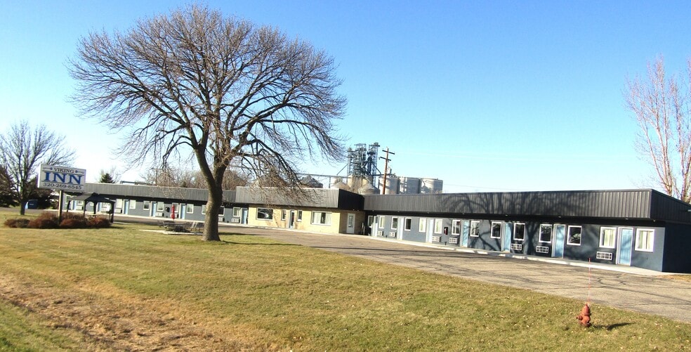 Primary Photo Of 300 Highway 7, Clara City Hotel For Sale