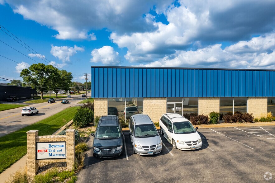 More Photos Of 1304 Valleyhigh Dr NW, Rochester Showroom For Sale