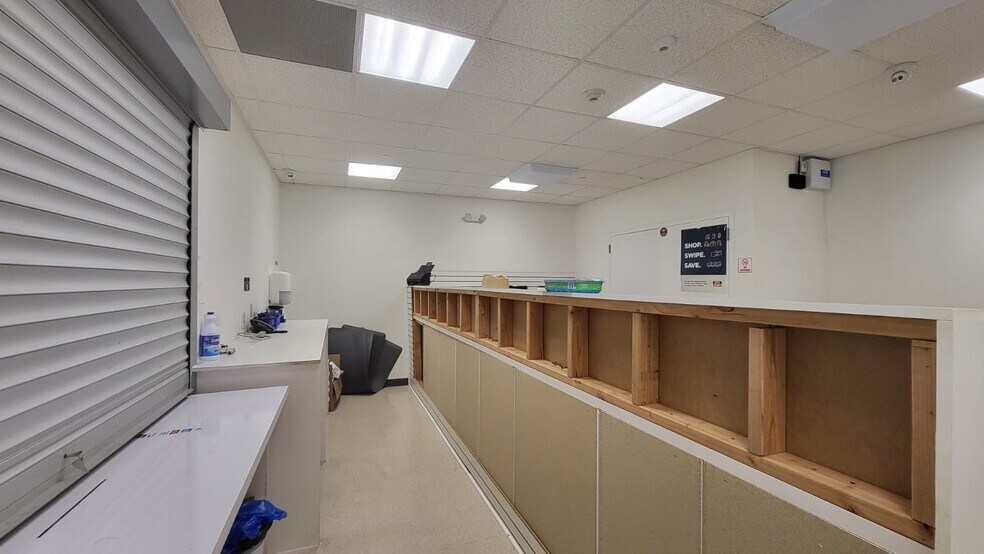 More Photos Of 838 E Grand St, Elizabeth Supermarket For Lease