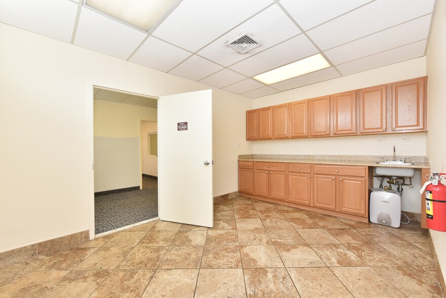 More Photos Of 475 Main St, Farmingdale Medical For Sale