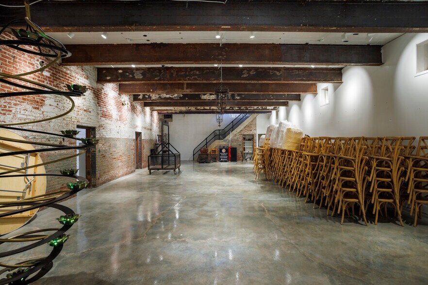 More Photos Of 114 Green Ln, Philadelphia General Retail For Lease