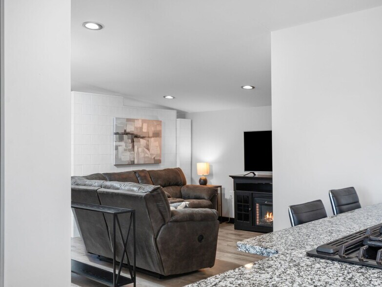 More Photos Of 1323 Cass St, Traverse City Flex For Sale