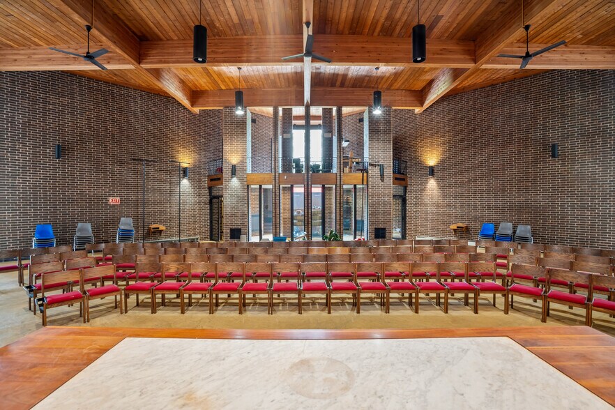More Photos Of 3120 E 24th St, Des Moines Religious Facility For Sale