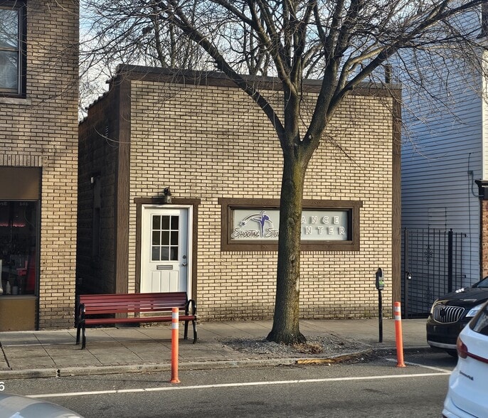 Primary Photo Of 403 Broad St, Bloomfield Schools For Sale