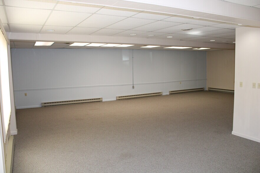 More Photos Of 210 1st St SW, Clarion Office For Sale