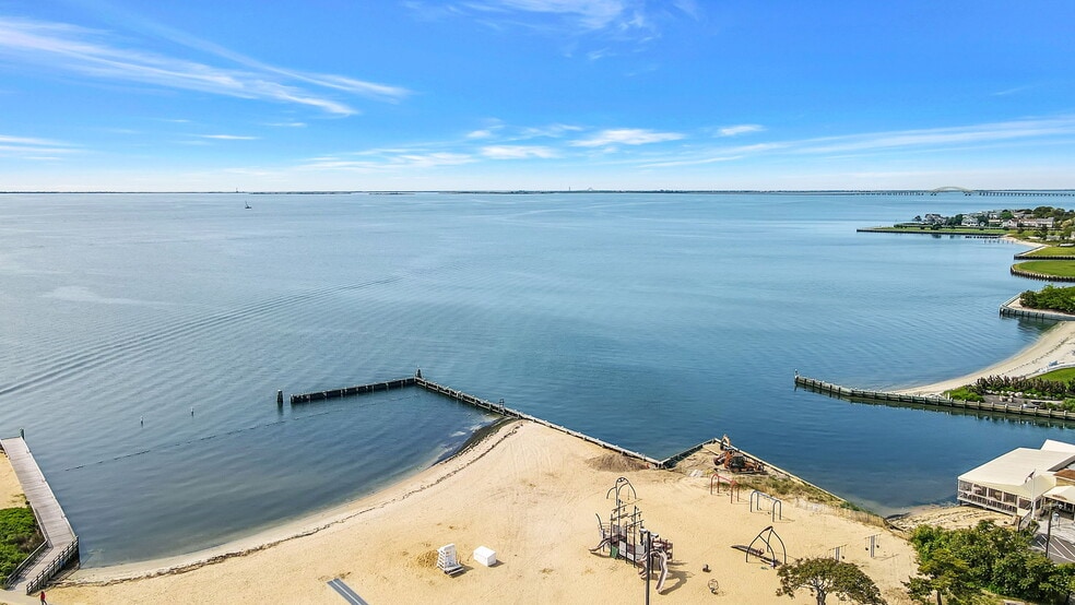 More Photos Of 24 Cottage Ave, Bay Shore Marina For Sale