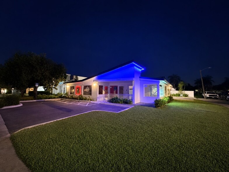More Photos Of 7061 Taft St, Hollywood Medical For Sale
