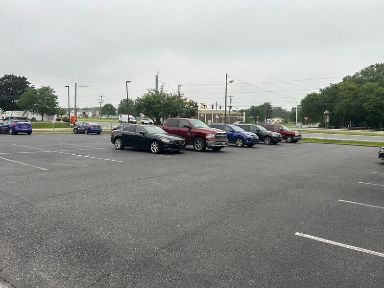 More Photos Of 15 Prestbury Sq, Newark Office For Lease