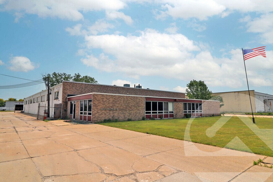 Primary Photo Of 32600 Industrial Dr, Madison Heights Warehouse For Sale