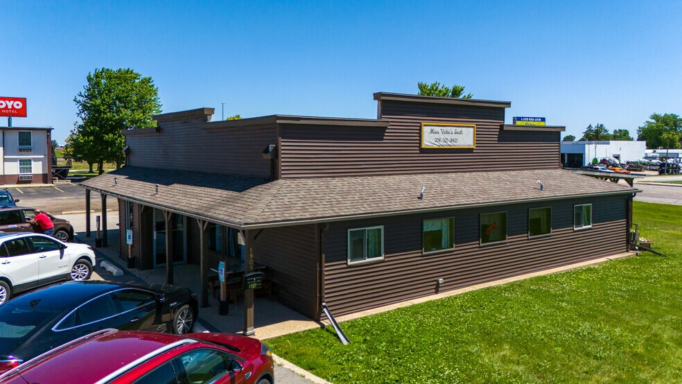 More Photos Of 1925-2141 S Main St, Morton Unknown For Lease