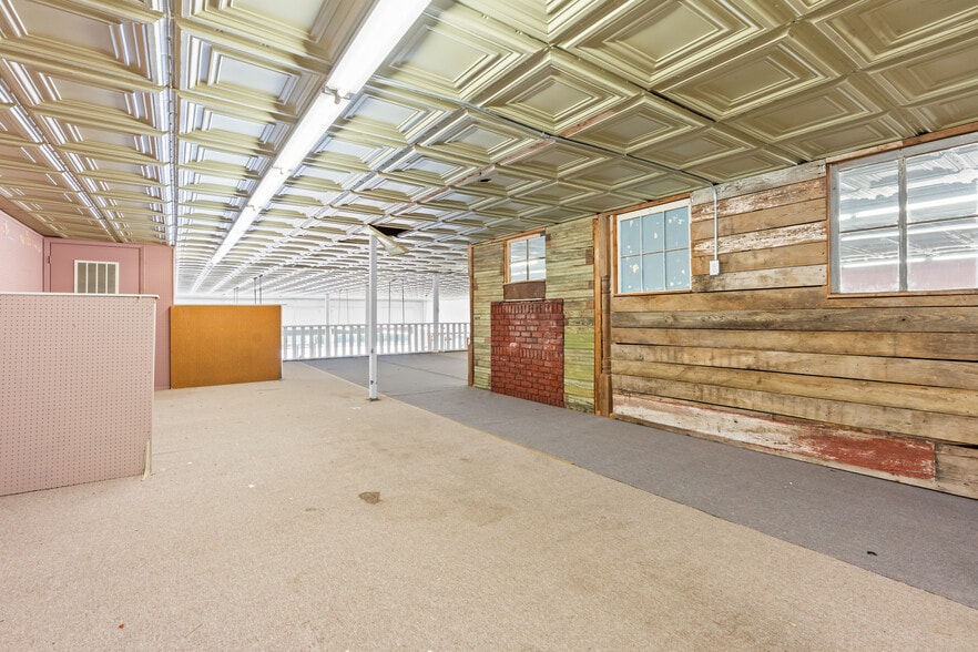 More Photos Of 207 E Elm St, Hillsboro Storefront Retail Residential For Sale