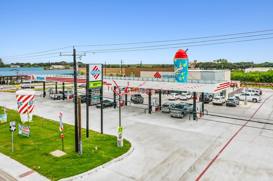 More Photos Of 1910 E Main St, Alice Convenience Store For Sale