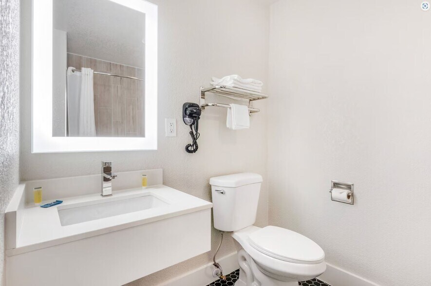 More Photos Of 1850 W Landstreet Rd, Orlando Hotel For Sale