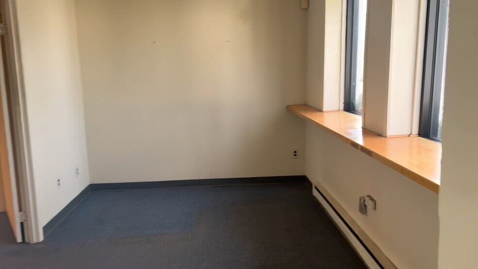 Primary Photo Of 261 Suburban Ave, Deer Park Warehouse For Lease