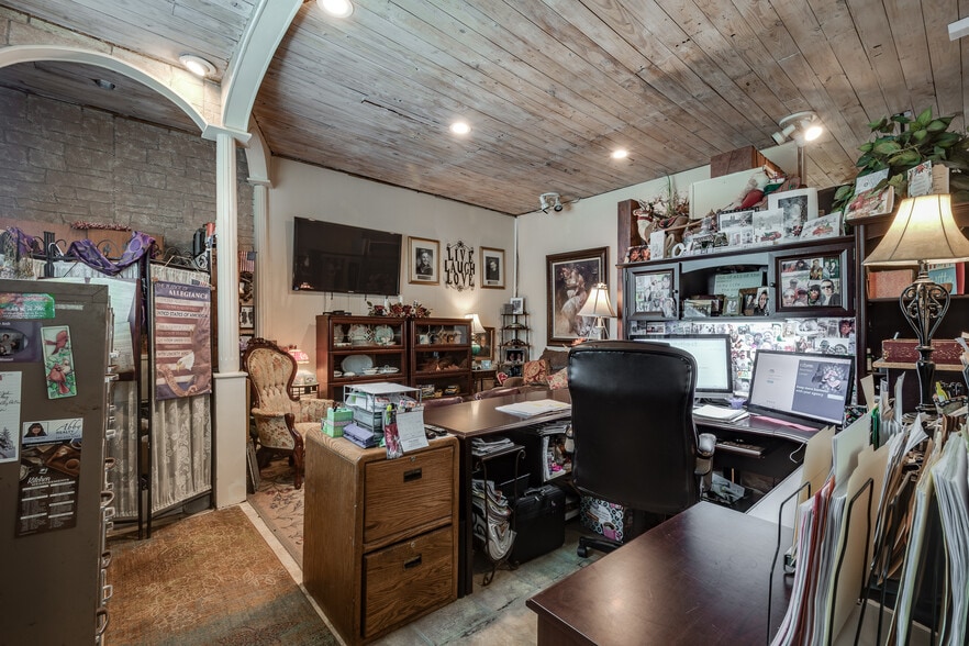 More Photos Of 210 W Houston St, Cleveland Office For Lease