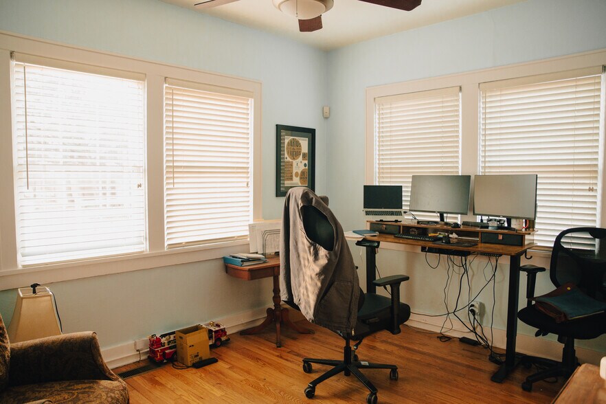 More Photos Of 355 N College Ave, Fayetteville Office Residential For Lease