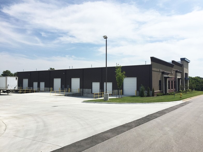 More Photos Of 683-695 N Lindenwood Dr, Olathe Distribution For Lease