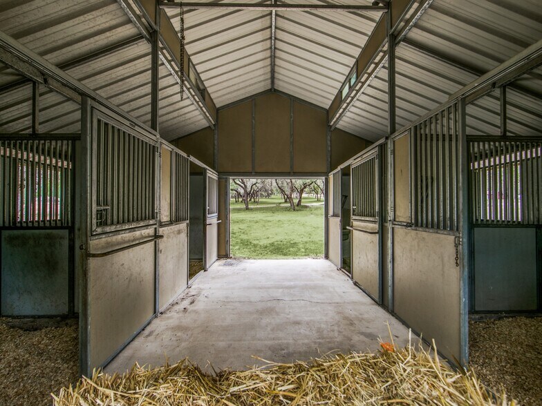 More Photos Of 536 S School St, Boerne Land For Sale