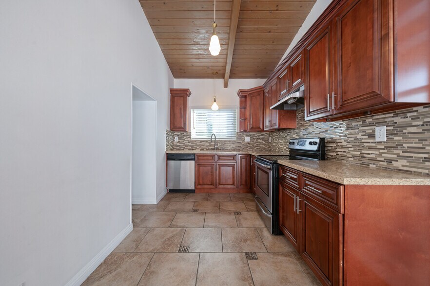 More Photos Of 2014-2016 Peyton Ave, Burbank Apartments For Sale