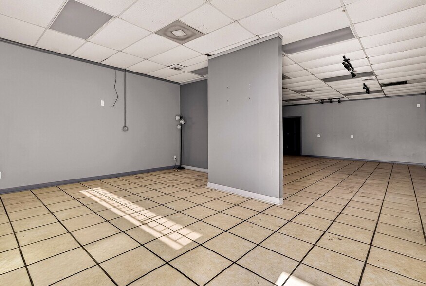 More Photos Of 4421-4443 Skidaway Rd, Savannah Storefront Retail Office For Lease
