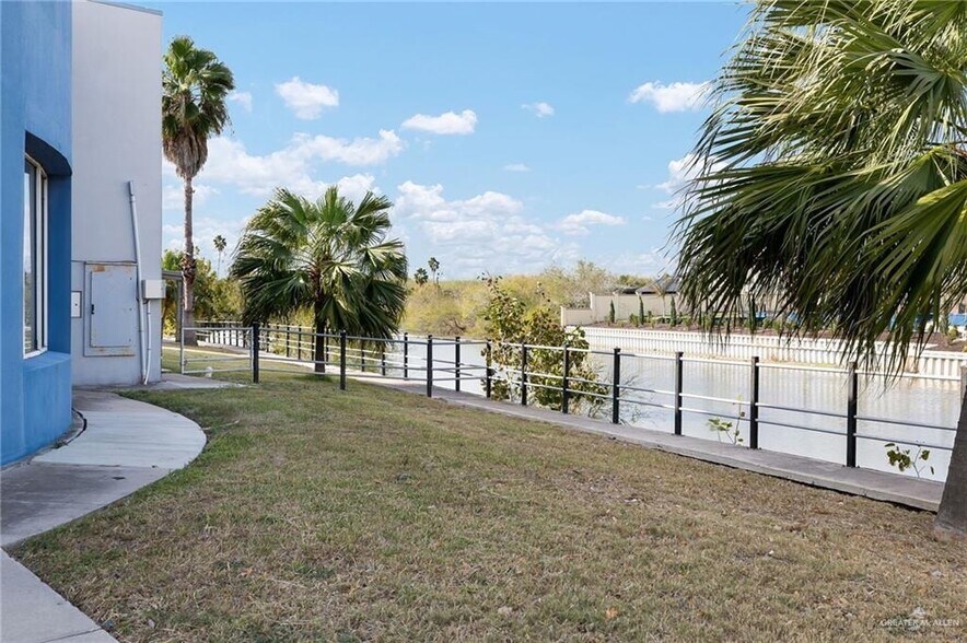 More Photos Of 451 E Alton Gloor Blvd, Brownsville Medical For Sale