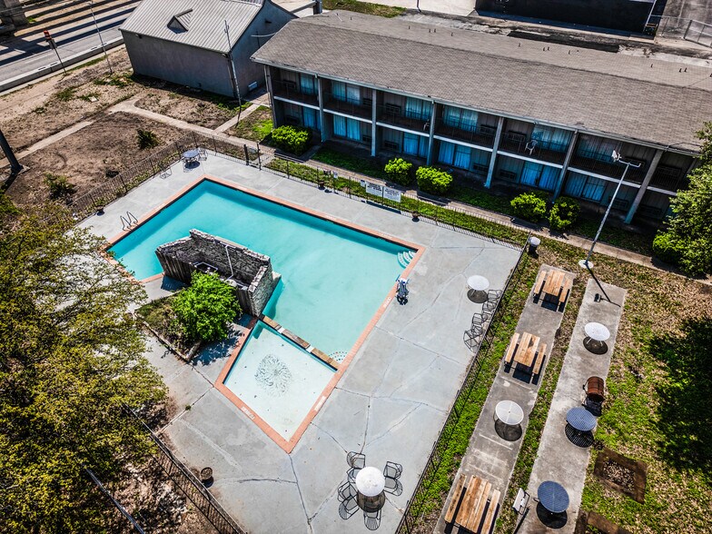 More Photos Of 9603 N Interstate 35, San Antonio Hotel For Sale
