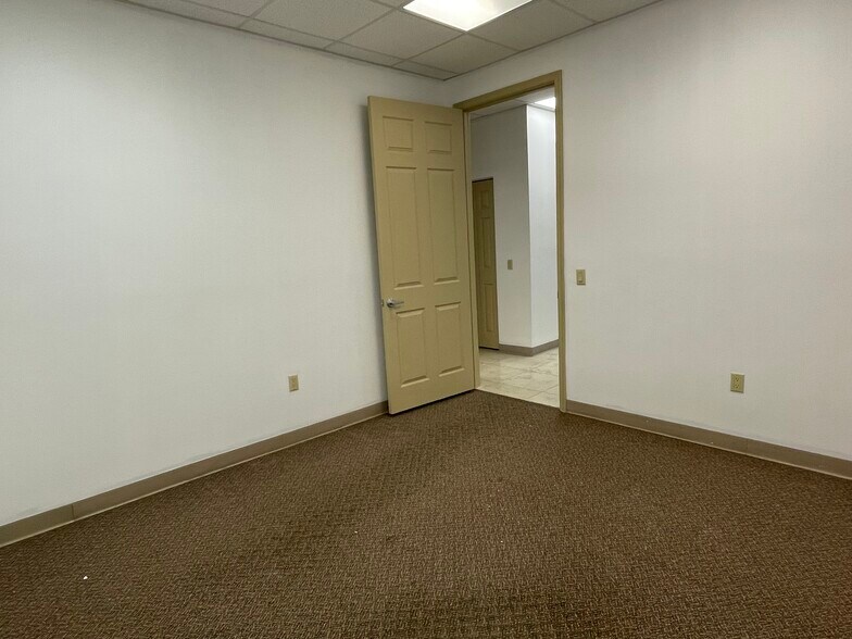 More Photos Of 5501 N University Dr, Coral Springs Office For Sale