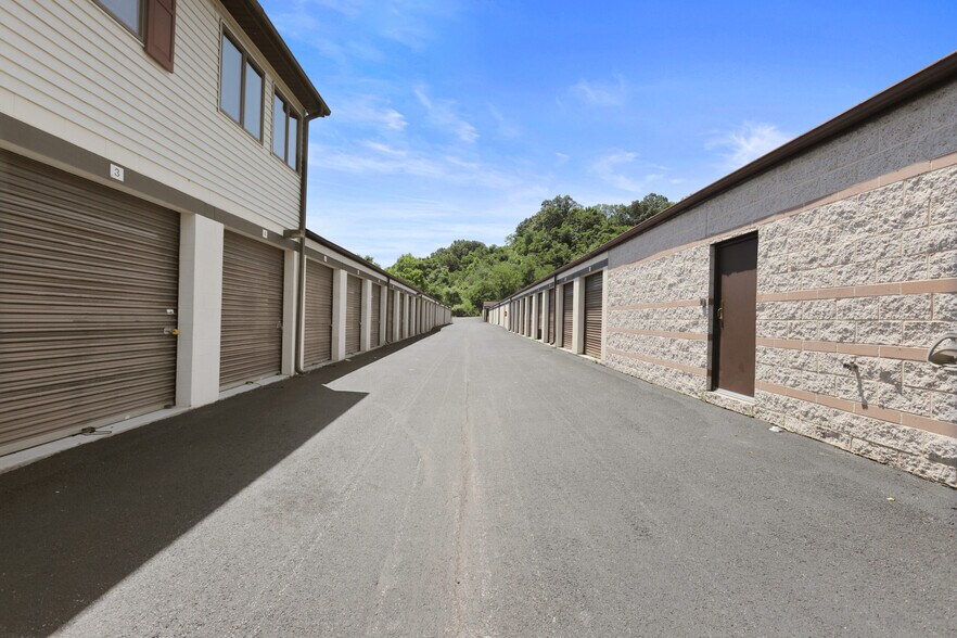 More Photos Of 10 Prospect St, Enola Self Storage For Lease