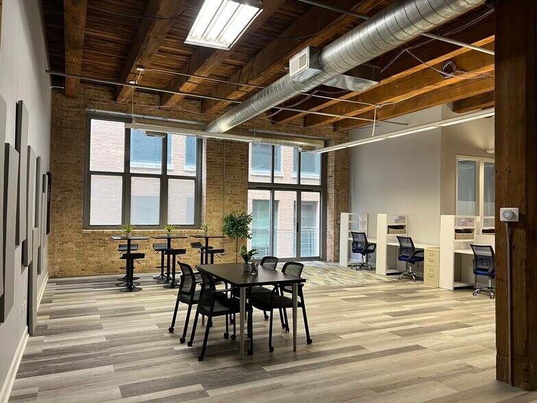 More Photos Of 824 W Superior St, Chicago Office Residential For Sale