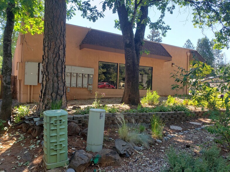 More Photos Of 14144 Lakeridge Ct, Magalia Storefront Retail Office For Lease