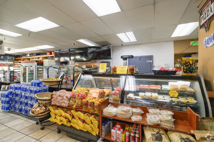 More Photos Of 1098 Cole Rd, Calexico Convenience Store For Sale