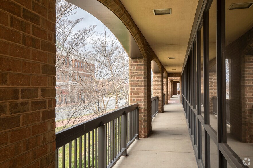 More Photos Of 3975 University Dr, Fairfax Office Residential For Lease