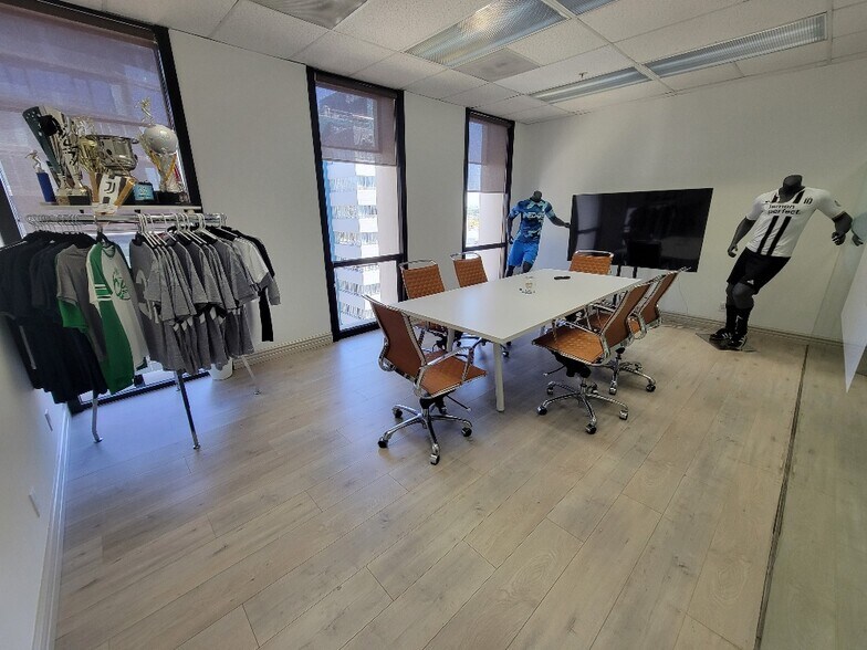 More Photos Of 6404 Wilshire Blvd, Los Angeles Medical For Lease