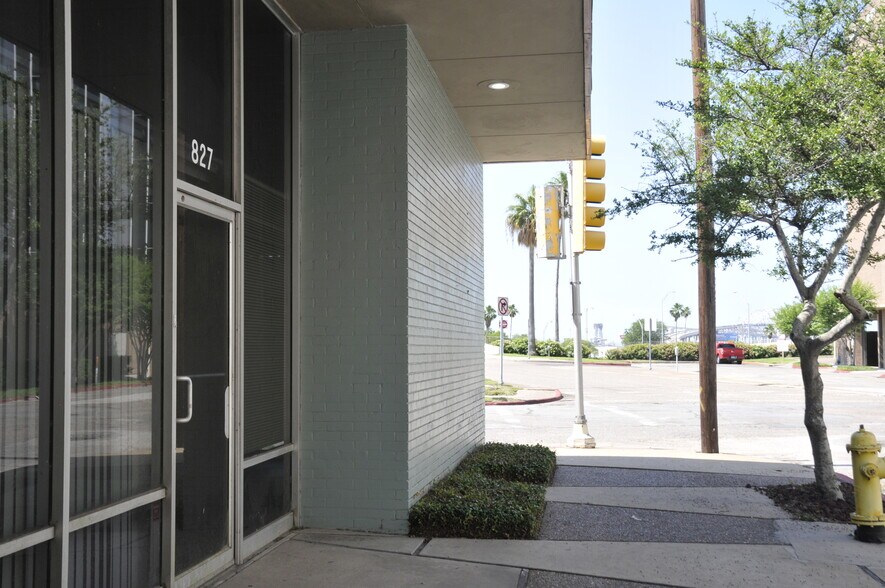 More Photos Of 823-827 Tancahua St, Corpus Christi Storefront Retail Office For Lease